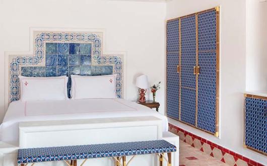 Geometric patterns feature across Vermelho