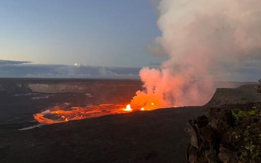 Hawaii placed on red volcano alert following Kilauea eruption