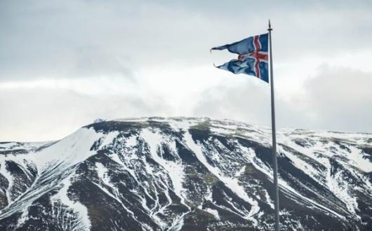 Iceland on volcano alert following fresh eruption near main airport