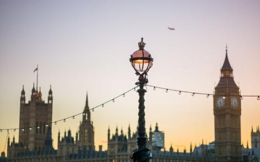 Government defends Foreign Office stance on Greek fires advice