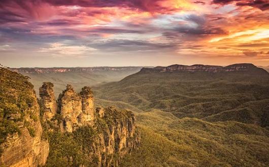 The Three Sisters rock formation in the Blue Mountains, New South Wales
