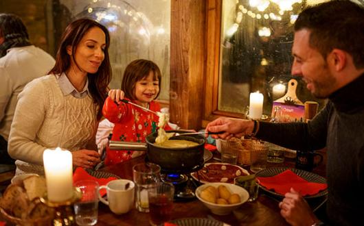 Recommend a fondue at Geneva's Noel du Quai Christmas market 