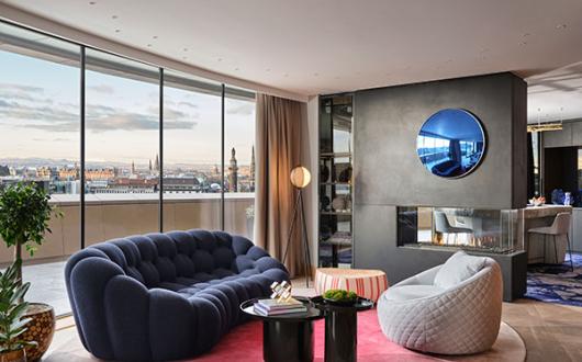 The Extreme Wow Suite's living room