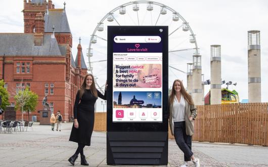 Lovetovisit's Alice (left) and Georgia Aubrey