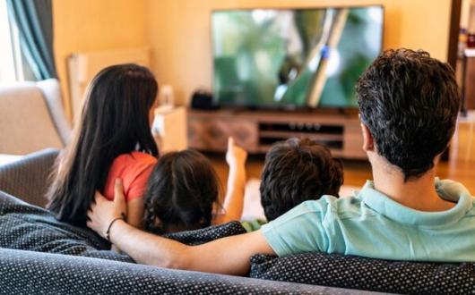 Family_Sofa_TV_Television_iStock-1320021417.jpg