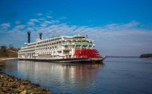 American Queen Voyages American Queen AQ_Fri_12_12_14_Plantation & Boat EXT (22 of 44) (Credit: American Queen Voyages / Sean McVeigh)