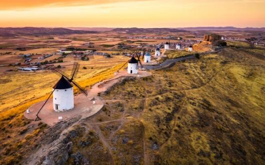 Spain_Consuegra_at_sunset._Castilla_La_Mancha_Spain_windmil.jpg