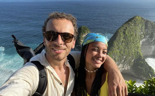 How agents can exploit user-generated content to their advantage