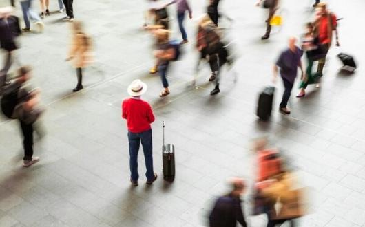 solo_traveller_busy_crowd_station_railway_luggage_suitcase_iStock-1583187105_Credit_iStock_coldsnowstorm.jpg