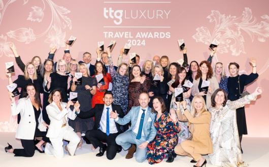 TTG_Luxury_Awards_2024_winners_on_stage1_METhumb.jpg