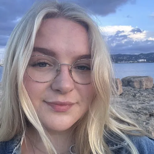 Lydia Harmer, Oyster Travel