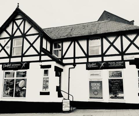 Neston Perfect Getaways Black and White