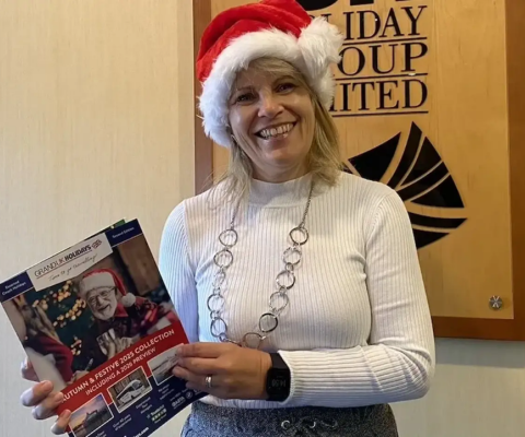 Lyn Arnold Grand UK Holidays launches Peaks Posters!