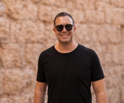 Smiling man in black t-shirt and black sunglasses 
