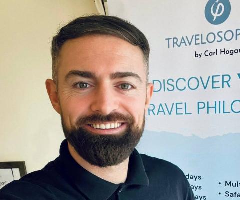 Headshot of Travelosopher travel agent Carl Hogan