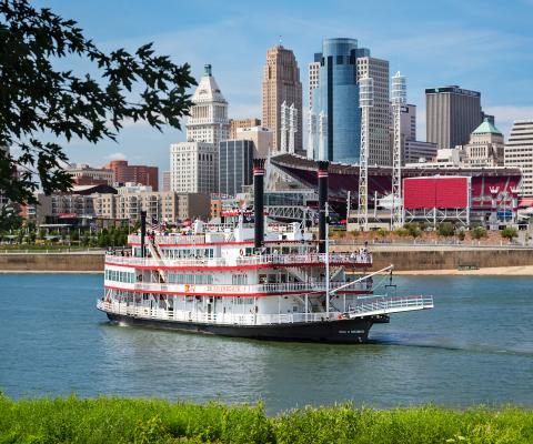 BB Riverboats on Ohio River with Cincinnati Skyline