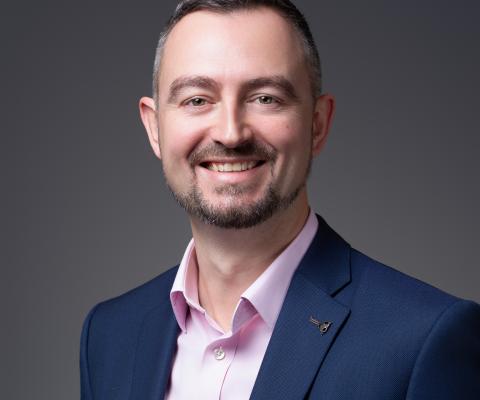 headshot of Aaron Langford