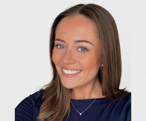 Woman smiling with brown hair 