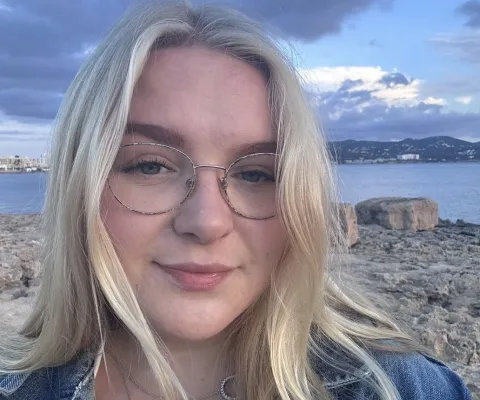 Lydia Harmer, Oyster Travel