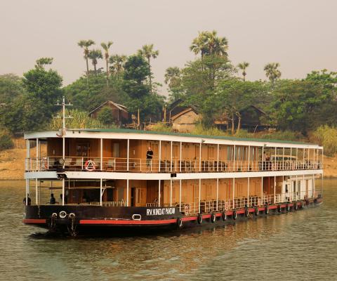 RV Kalaw Pandaw sailing the Hooghly Ganges River