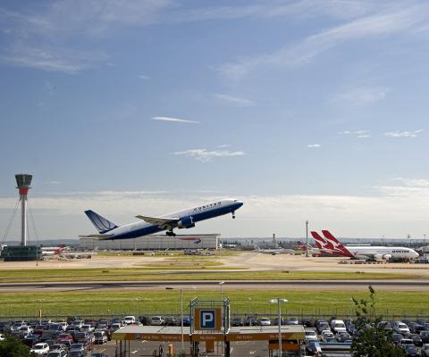 Heathrow - United jet