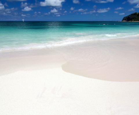 Antigua Long Bay -ThinkstockPhotos-505778046