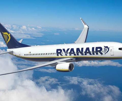 ryanair aircraft mid-air