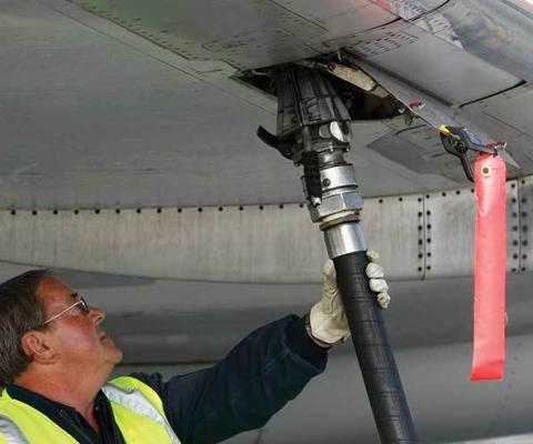 Refuelling aircraft iStock_000017562542_Large