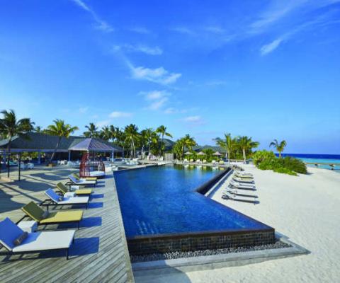 Amari_Havodda_Maldives_-_Pool.jpg
