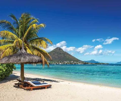 Beaches on Mauritius are now seeing oil being washed ashore