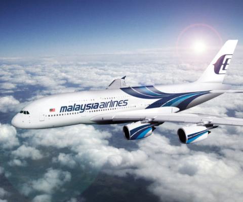 Malaysia_Airlines_A380_flying_right_to_left2048x1538.jpg