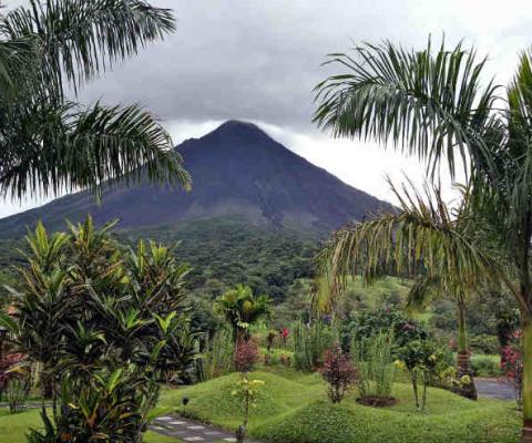 Arenal_Volcano.jpg