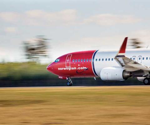 Norwegian Air jet taxiing