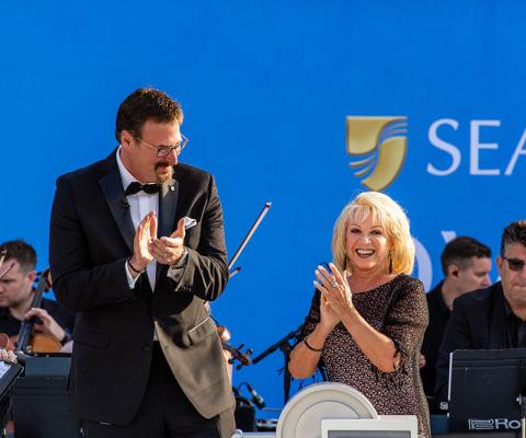 Elaine-Paige-Christens-Seabourn-Ovation.jpg