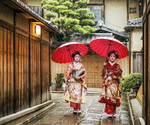 Ladies in traditional Japanese dress