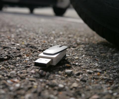 Memory Stick Computer Laptop iStock-485189723.jpg