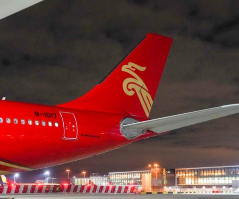 Heathrow Shenzhen Airlines.jpg