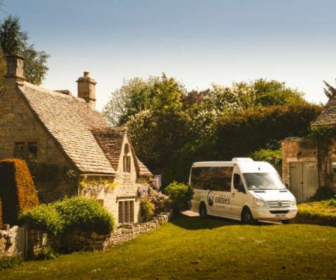Rabbies tour bus in the Cotswolds
