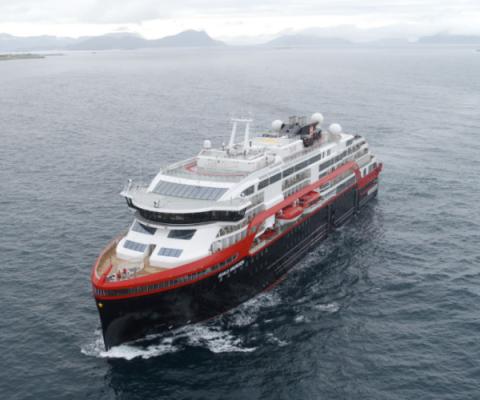 Hurtigruten Roald Amundsen Web.jpg