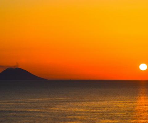 Unsplash Stromboli serena-repice-lentini-C6lkAtaQy5k-unsplash.jpg