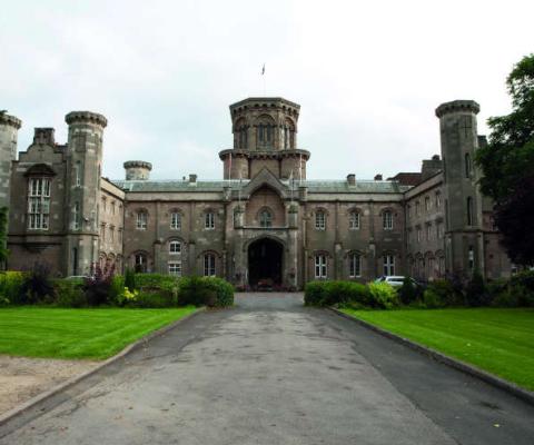 Studley_Castle.jpg