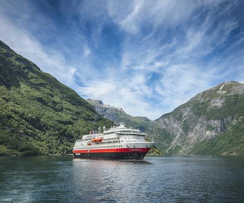 MS_Otto_Sverdrup_MS_Finnmarken_-_photo_credit_Hurtigruten_.jpg
