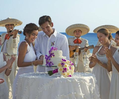 Funway Holidays offers all-inclusive Dreams Vista Cancun Resort & Spa in Mexico