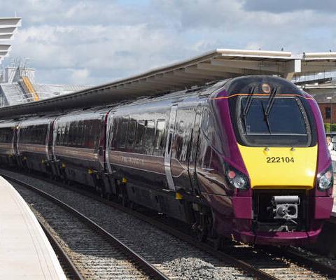 Travel lambasts government for Wi-Fi removal on trains