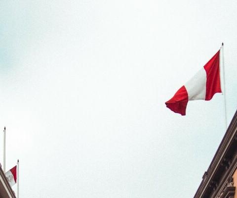 Peru_Flag_Unsplash_Adrian_Dascal_METhumb.jpg