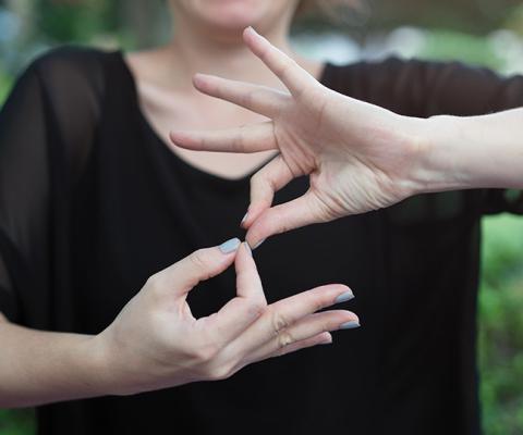 Sign_language_accessibility_iStock-1059777870.jpg