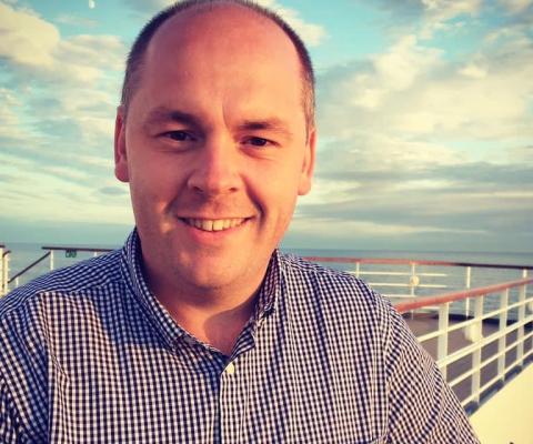 Richard_Cross_Travel_Village_Cunard.jpg