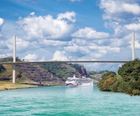 Norwegian_Jewel_Panama_Canal_web.jpg
