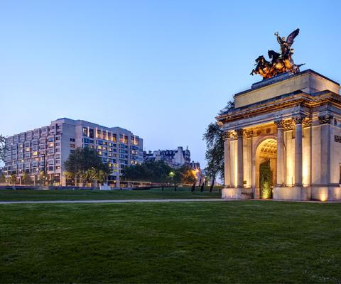 InterContinental-London-Park-Lane-and-Wellington-Arch.jpg