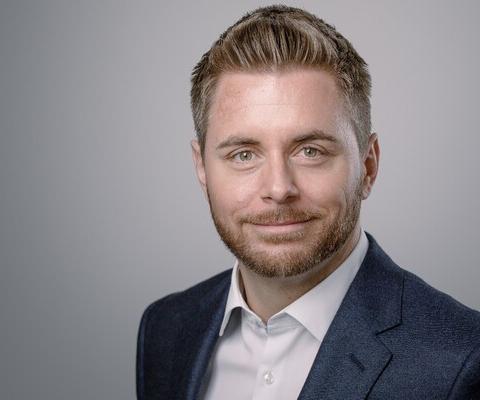 Paul Ludlow NEW headshot P&O Cruises.jpg